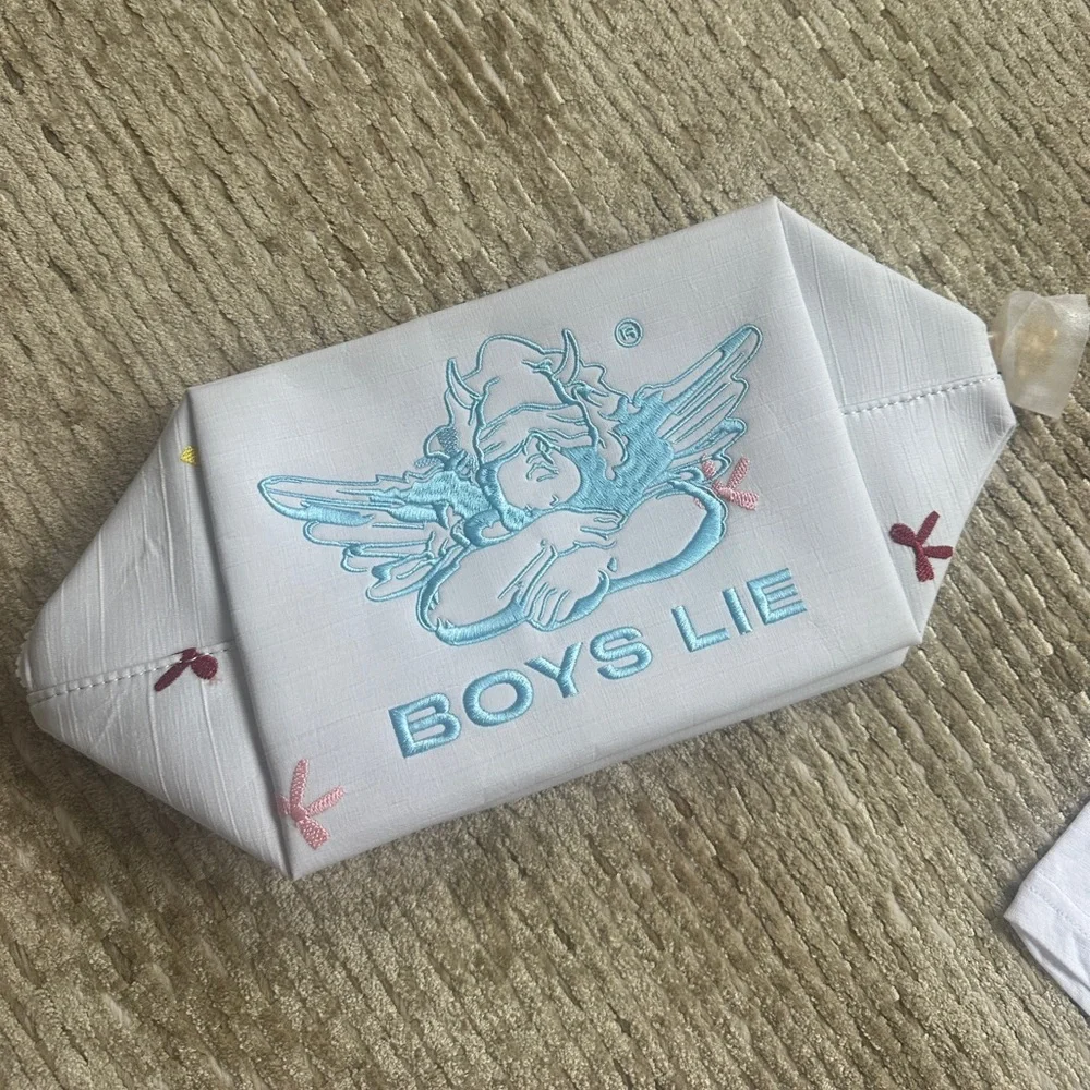 Brand new* BOYS LIE: BOWS RULE BOYS DROOL POUCH - Picture 3 of 4